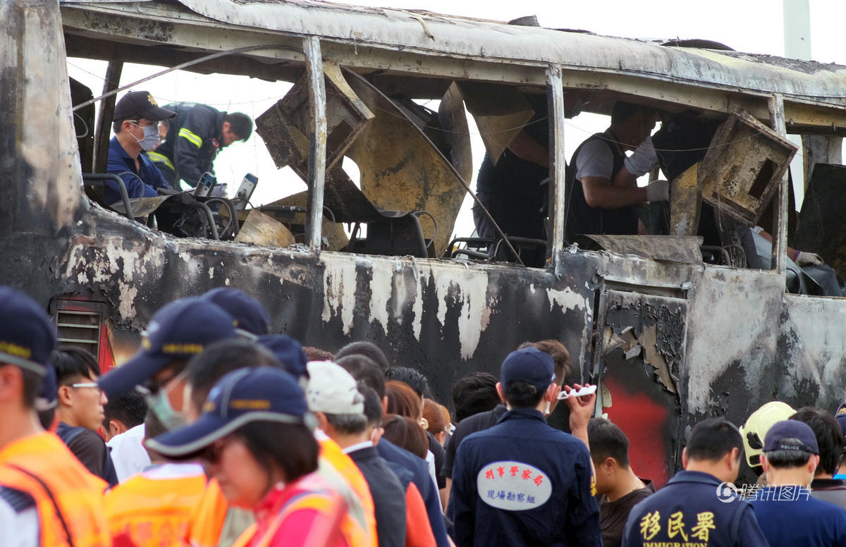 臺(tái)灣出事大巴附近升起一道彩虹 仿佛為遇難者祈福 臺(tái)灣出事大巴附近升起一道彩虹 仿佛為遇難者祈福