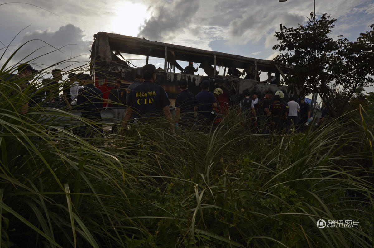 臺(tái)灣出事大巴附近升起一道彩虹 仿佛為遇難者祈福 臺(tái)灣出事大巴附近升起一道彩虹 仿佛為遇難者祈福