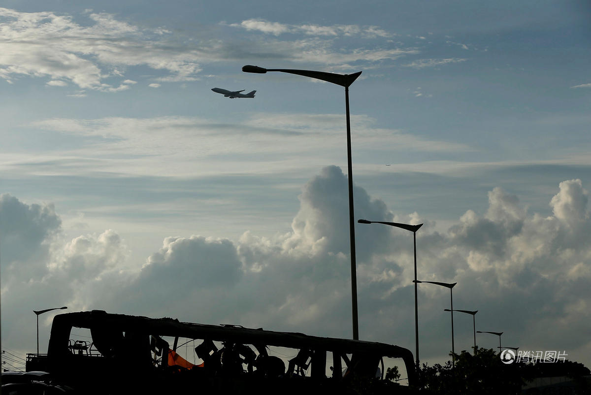 臺(tái)灣出事大巴附近升起一道彩虹 仿佛為遇難者祈福 臺(tái)灣出事大巴附近升起一道彩虹 仿佛為遇難者祈福