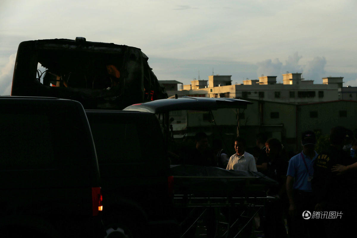 臺(tái)灣出事大巴附近升起一道彩虹 仿佛為遇難者祈福 臺(tái)灣出事大巴附近升起一道彩虹 仿佛為遇難者祈福