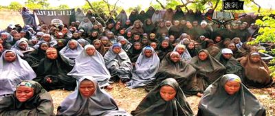 視頻中公布的被綁架女孩。