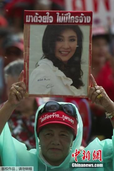 英拉獲軍政府批準(zhǔn)可離開泰國 有望赴巴黎見他信 英拉獲軍政府批準(zhǔn)可離開泰國 有望赴巴黎見他信