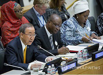 為應(yīng)對埃博拉疫情，秘書長潘基文主持召開高級別會議。