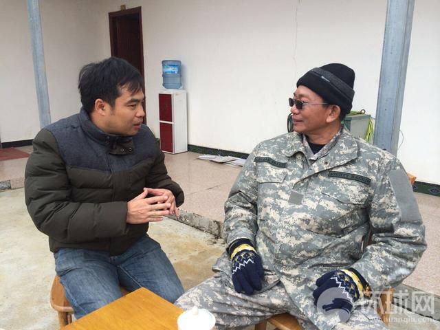 本網(wǎng)記者邱永崢左與克欽獨(dú)立軍總司令兼參謀長甘爽中將