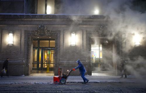 特大暴風(fēng)雪襲擊美國(guó)東北部，多州進(jìn)入緊急狀態(tài)。