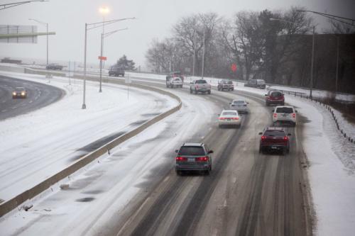 特大暴風(fēng)雪襲擊美國(guó)東北部，多州進(jìn)入緊急狀態(tài)。