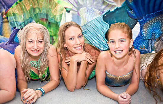 一年一度的Merfest大會(huì)在美國(guó)凱里舉行，數(shù)百男女齊聚那里慶祝成為“人魚(yú)”。（網(wǎng)頁(yè)截圖）