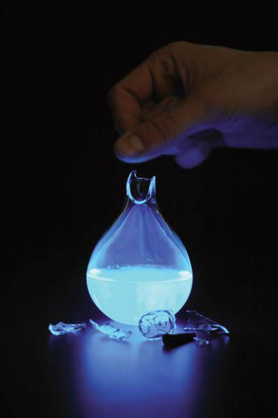 荷蘭藝術(shù)家發(fā)明人血燃料燈，一滴血照亮整間房。圖片來源：新加坡《聯(lián)合早報(bào)》網(wǎng)站