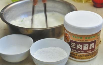 市面上出售的羊肉香粉等食品添加劑。
