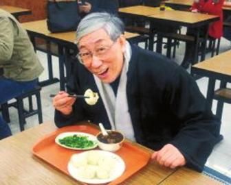 吳頌今到慶豐包子鋪找靈感。