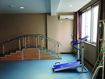  中心里健身設(shè)施一應(yīng)俱全。