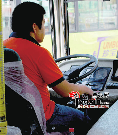 無人讓座司機(jī)拒絕開車 被質(zhì)疑 無人讓座司機(jī)拒絕開車 被質(zhì)疑