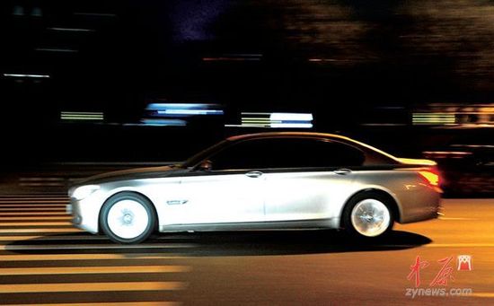 鄭州商務(wù)內(nèi)環(huán)成飆車場 蘭博基尼等豪車頻現(xiàn)(圖) 鄭州商務(wù)內(nèi)環(huán)成飆車場 蘭博基尼等豪車頻現(xiàn)(圖)