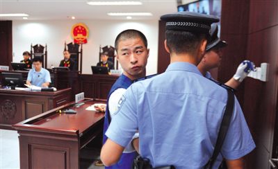 宣判后，馬凱被帶出法庭時(shí)，沖著旁聽席上的姐姐喊道：“照顧好媽”。