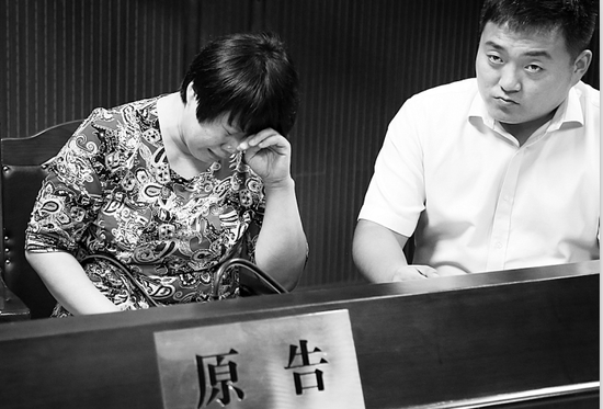 初中生沒(méi)替寫(xiě)作業(yè)遭4人圍毆 母親將學(xué)校告上法庭 初中生沒(méi)替寫(xiě)作業(yè)遭4人圍毆 母親將學(xué)校告上法庭