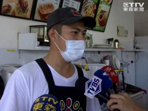 老板表示，妻子的主治醫(yī)師也說過，確實有“驚嚇導致流產(chǎn)”的案例。