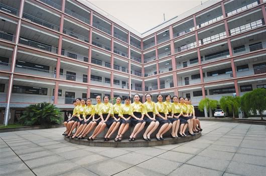 圖文:大學(xué)淑女班的別樣“軍訓(xùn)” 圖文:大學(xué)淑女班的別樣“軍訓(xùn)”