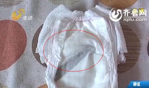 母親給女兒換紙尿褲 襠部現(xiàn)10厘米長刀片 母親給女兒換紙尿褲 襠部現(xiàn)10厘米長刀片