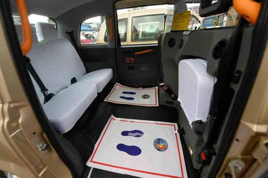 上海首批“土豪金”出租車上路 起步價(jià)18元 上海首批“土豪金”出租車上路 起步價(jià)18元