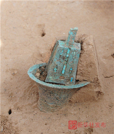 陜西考古發(fā)現(xiàn)西周“第一豪車” 鑲嵌綠松石(圖) 陜西考古發(fā)現(xiàn)西周“第一豪車” 鑲嵌綠松石(圖)