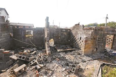 湖南省婁底市婁星區(qū)石井鎮(zhèn)山泉村橋溪港煤礦設(shè)備被搶劫一空，形成了廢墟