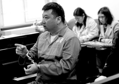 男子獄中服刑時(shí)手機(jī)上網(wǎng)詐騙160余萬(wàn)元 男子獄中服刑時(shí)手機(jī)上網(wǎng)詐騙160余萬(wàn)元