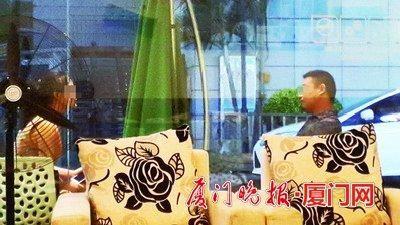 謝某約本報(bào)女記者在廈大附近一家咖啡廳見面，侃侃而談