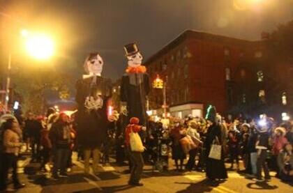 年底將近，派對集中，如何讓子女免受不良人士的侵犯，家長需要警惕并提醒子女注意。（美國《世界日報(bào)》/黃伊奕 攝）