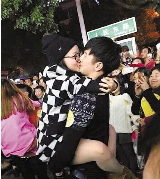 雖只是縣城的比賽，但水準(zhǔn)著實(shí)不低，居然有選手采用考拉式。