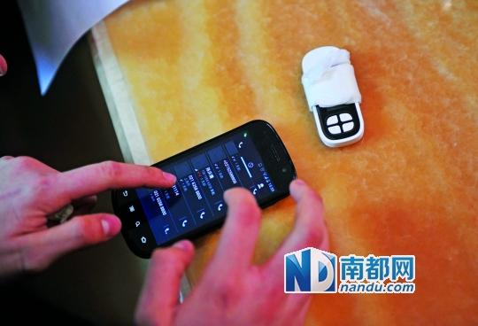 一個號碼為021-62588800的電話自稱上海靜安區(qū)公安分局，騙走了小程148萬。記者 梁煒培 攝