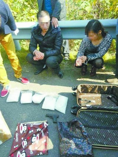 3嫌犯高速路上持槍運毒 民警查獲冰毒和仿真槍 3嫌犯高速路上持槍運毒 民警查獲冰毒和仿真槍