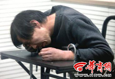 3月29日，多次騷擾孕婦的賈某在公安蓮湖分局接受訊問