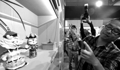 北京故宮吉祥物“壯壯”和“美美”昨天首度對外亮相。中新社發(fā)