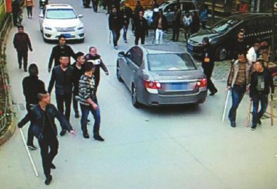 女子結(jié)婚想借婚慶舞臺(tái)被拒 帶人怒砸他人婚禮 女子結(jié)婚想借婚慶舞臺(tái)被拒 帶人怒砸他人婚禮