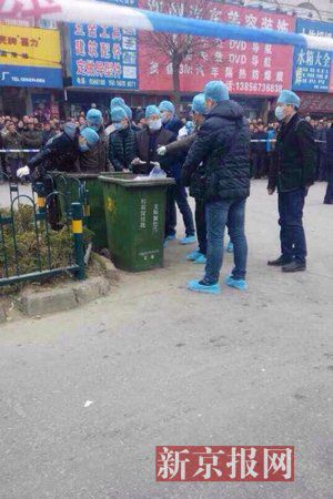 亳州路邊垃圾桶內(nèi)驚現(xiàn)碎尸。網(wǎng)友供圖
