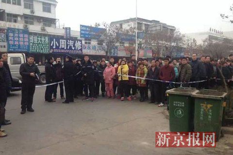 亳州路邊垃圾桶內(nèi)驚現(xiàn)碎尸。網(wǎng)友供圖