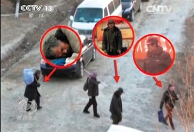 乞討完畢后，各有分工的乞討者們聚在一起，結(jié)伙回到居住地。央視截圖