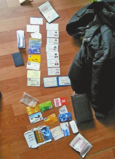 3劫匪持POS機(jī)入室搶劫取走4萬(wàn) 3劫匪持POS機(jī)入室搶劫取走4萬(wàn)