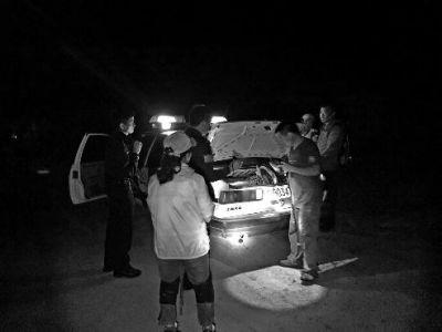 17名驢友被困深山7小時 女驢友稱實在走不動了 17名驢友被困深山7小時 女驢友稱實在走不動了