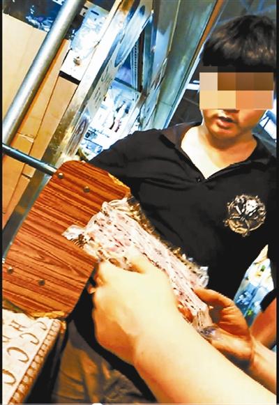 走私美國(guó)牛肉藏身北京批發(fā)市場(chǎng) 攤販自備冷庫(kù) 走私美國(guó)牛肉藏身北京批發(fā)市場(chǎng) 攤販自備冷庫(kù)