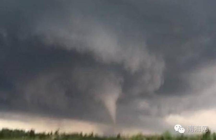 海南文昌突發(fā)龍卷風(fēng) 已致1人死亡9人受傷 海南文昌突發(fā)龍卷風(fēng) 已致1人死亡9人受傷