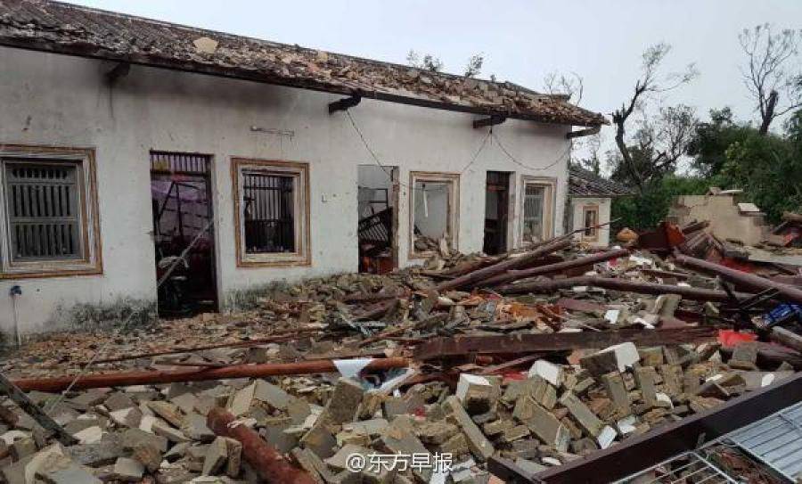 海南文昌突發(fā)龍卷風(fēng) 已致1人死亡9人受傷 海南文昌突發(fā)龍卷風(fēng) 已致1人死亡9人受傷