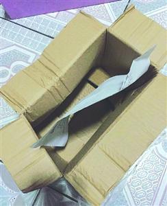 拼多多團(tuán)購(gòu)面膜，結(jié)果送來(lái)一個(gè)空盒、一張紙條。