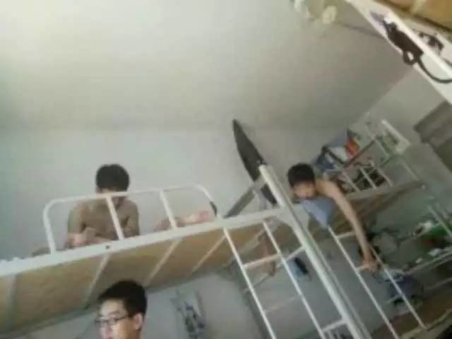 這個(gè)學(xué)校的男生宿舍火了！女同學(xué)都喊著要嫁