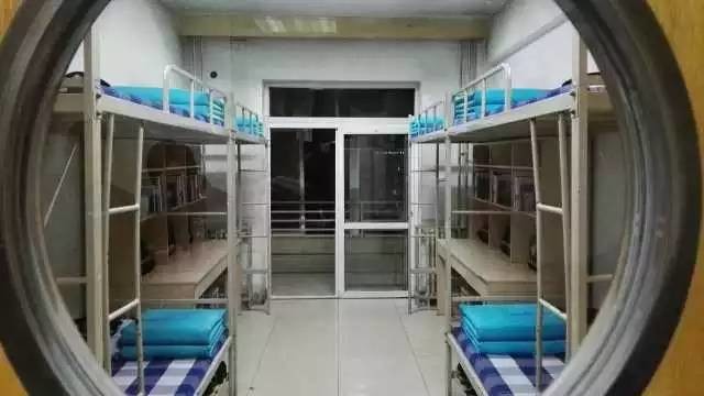 這個(gè)學(xué)校的男生宿舍火了！女同學(xué)都喊著要嫁