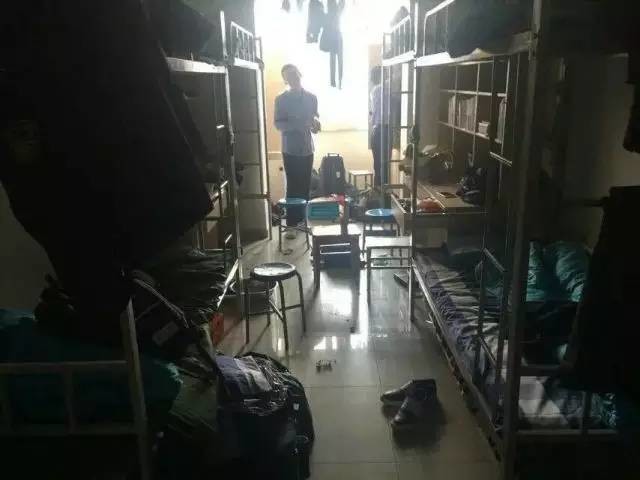 這個(gè)學(xué)校的男生宿舍火了！女同學(xué)都喊著要嫁
