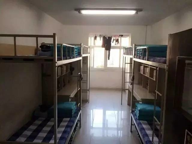 這個(gè)學(xué)校的男生宿舍火了！女同學(xué)都喊著要嫁