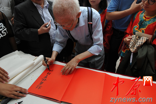 余光中、汪國真做客杜甫故里 共話詩圣家國情懷