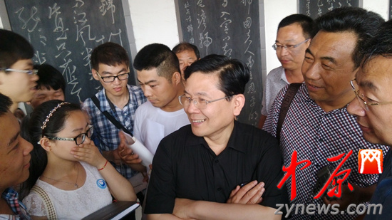 余光中、汪國真做客杜甫故里 共話詩圣家國情懷