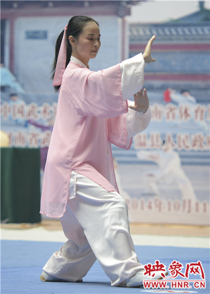 太極拳發(fā)源地齊聚英豪 全國公開賽上各展風流 太極拳發(fā)源地齊聚英豪 全國公開賽上各展風流